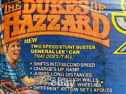 DUKES ON THE RUN! RARE DUKES OF HAZZARD SPEED JUMPER SET WithWORKING #01 STUNT CAR