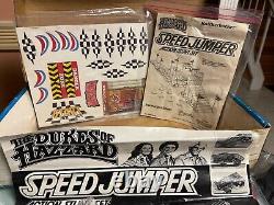 DUKES ON THE RUN! RARE DUKES OF HAZZARD SPEED JUMPER SET WithWORKING #01 STUNT CAR