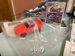 DUKES ON THE RUN! RARE DUKES OF HAZZARD SPEED JUMPER SET WithWORKING #01 STUNT CAR