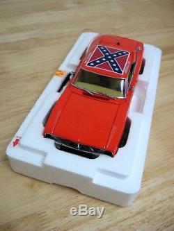 Danbury Mint 124 Scale Diecast General Lee Dukes of Hazzard'69 Dodge Charger