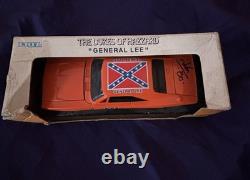Dukes Of Hazard General Lee Dodge Charger New With Auto From John Bo 125 Scale Dukes Of Hazard General Lee Dodge Charger New With Auto From John Bo 125 Scale