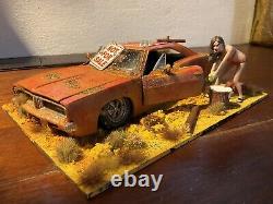 Dukes Of Hazzard 1/24 General Lee Daisy Duke Junkyard Custom Model