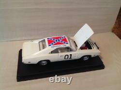 Dukes Of Hazzard Charger White Lightning Version 1/18 Rare Johnny Lightning