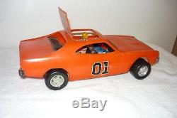 Dukes Of Hazzard General Lee Car 1980 With 3 3/4 Figures