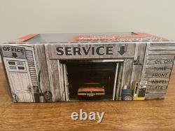 Dukes of Hazzard Auto World 1/18 General Lee 1969 Dodge Charger Cooter's Garage