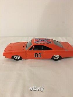 Dukes of Hazzard General Lee 1/24 Scale Die Cast Car 1969 Dodge Charger