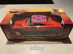 Dukes of Hazzard General Lee 1969 Dodge Charger 118 Die-Cast autographed