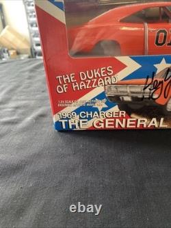 Dukes of Hazzard General Lee American Muscle 124 Scale Ertl Model Kit SIGNED