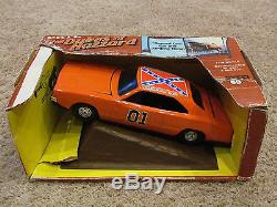 Dukes of Hazzard General Lee with Jumping Ramp ERTL 1/16 116 Steel Car 1981