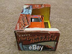 Dukes of Hazzard General Lee with Jumping Ramp ERTL 1/16 116 Steel Car 1981