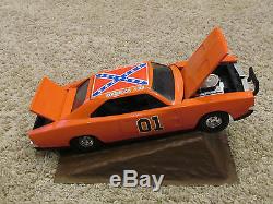 Dukes of Hazzard General Lee with Jumping Ramp ERTL 1/16 116 Steel Car 1981