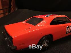 Dukes of Hazzard General Lee with Jumping Ramp ERTL 1/16 116 Steel Car 1981