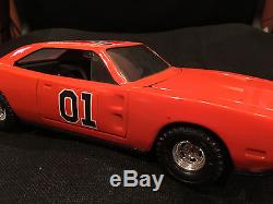 Dukes of Hazzard General Lee with Jumping Ramp ERTL 1/16 116 Steel Car 1981