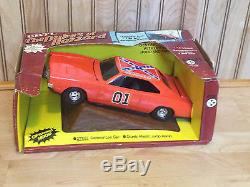 Dukes of Hazzard General Lee with Jumping Ramp ERTL 3570 1/16 116 1982