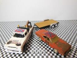 Dukes of Hazzard Johnny Lightning 1969 Charger/ 1959 Tow Truck / Hauler 1/64