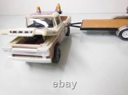 Dukes of Hazzard / Johnny Lightning 1969 Charger / 1959 Tow Truck / Hauler 1/64
