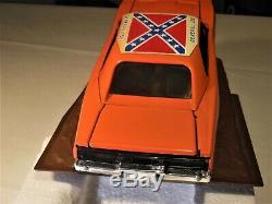 ERTL 1/16 Vintage 1981 Dukes Of Hazzard General Lee with ramp & Stinger Charger