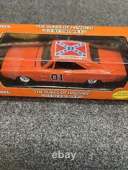 ERTL 1/25 General Lee The Dukes of Hazzard Car 1969 Dodge Charger Diecast Car