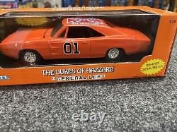 ERTL 1/25 General Lee The Dukes of Hazzard Car 1969 Dodge Charger Diecast Car