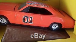 ERTL 116 Scale Dukes of Hazzard General Lee withjumping ramp 1982