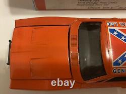 ERTL#1791 The Dukes of Hazzard General Lee with rubber tires 1/25 Scale car 1981
