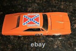 ERTL 1981 Dukes of Hazard General Lee Diecast Car with Flag. 124 scale