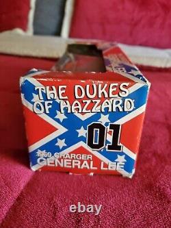 Ertl 7967 The Dukes of Hazzard 125 Scale General Lee 1969 Dodge Charger #01