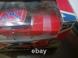 Ertl DUKES OF HAZZARD American Muscle 124 die cast model kit General Lee
