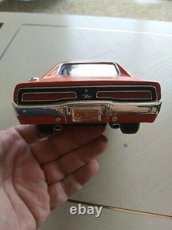 Ertl Dukes Of Hazzard 1969 Dodge Charger R/T General Lee 1/18 Scale Diecast Car