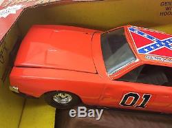 Ertl Dukes Of Hazzard General Lee & Jumping Ramp 1/16 Steel #3570 1982