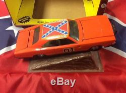 Ertl Dukes of Hazzard General lee 1/16 jump car with ramp