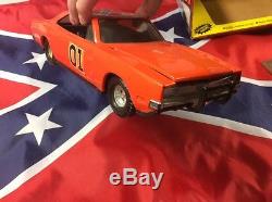 Ertl Dukes of Hazzard General lee 1/16 jump car with ramp