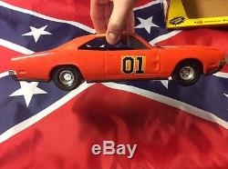 Ertl Dukes of Hazzard General lee 1/16 jump car with ramp