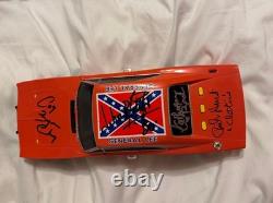 General Lee AUTOGRAPHED 1969 Charger Dukes of Hazzard 118 Scale Light & Sound