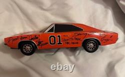 General Lee AUTOGRAPHED 1969 Charger Dukes of Hazzard 118 Scale Light & Sound
