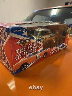 Gold George Barris Dukes Of Hazzard General Lee 1/18 Scale