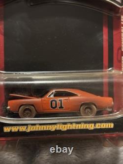 Johnny Lightning 164'69 Dodge Charger General Lee Dirty WL Internet Exclusive