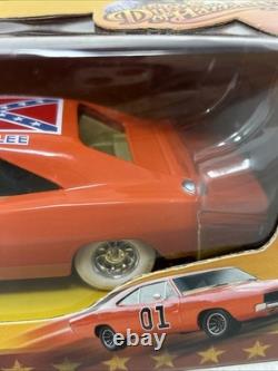 Johnny Lightning General Lee Charger Dukes Of Hazzard WHITE LIGHTNING MOTOR 125