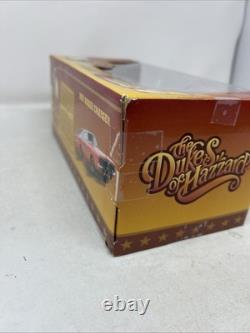 Johnny Lightning General Lee Charger Dukes Of Hazzard WHITE LIGHTNING MOTOR 125