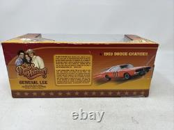 Johnny Lightning General Lee Charger Dukes Of Hazzard WHITE LIGHTNING MOTOR 125