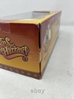 Johnny Lightning General Lee Charger Dukes Of Hazzard WHITE LIGHTNING MOTOR 125