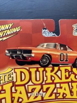 Johnny Lightning Hollywood on Wheels The Dukes Of Hazzard 1969 Dodge Charger