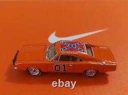 Johnny Lightning Series 32 Dukes of Hazzard 1969 Dodge Charger GENERAL LEE 1/64