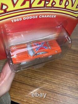 Nib 2004 Dukes Of Hazzard 1969 Dodge Charger Johnny Lightning White Rims