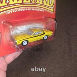 Nib 2004 Dukes Of Hazzard 1972 Plymouth Road Runner Johnny Lightning White