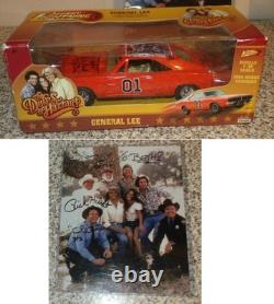 Photo The Dukes of Hazzard 1969 Dodge Charger 125 Johnny Lightning Autographed