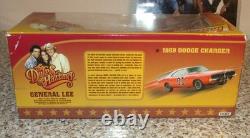 Photo The Dukes of Hazzard 1969 Dodge Charger 125 Johnny Lightning Autographed