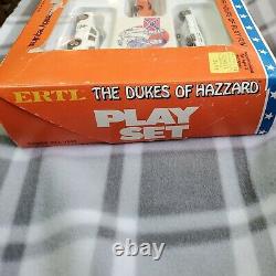 RARE Ertl The Dukes of Hazzard Playset 5 cars 164, cardboard mat, blogs, instr