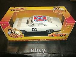 Rare 1/18 general Lee White Dodge charger 69 Dukes of Hazzard