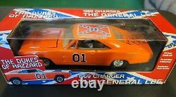 SIGNED BY ROSCOE/JAMES BEST 1969 CHARGER GENERAL LEE 125 DIECAST NEW IN BOx